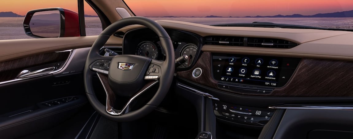 TECHNOLOGY AND INFOTAINMENT FEATURES