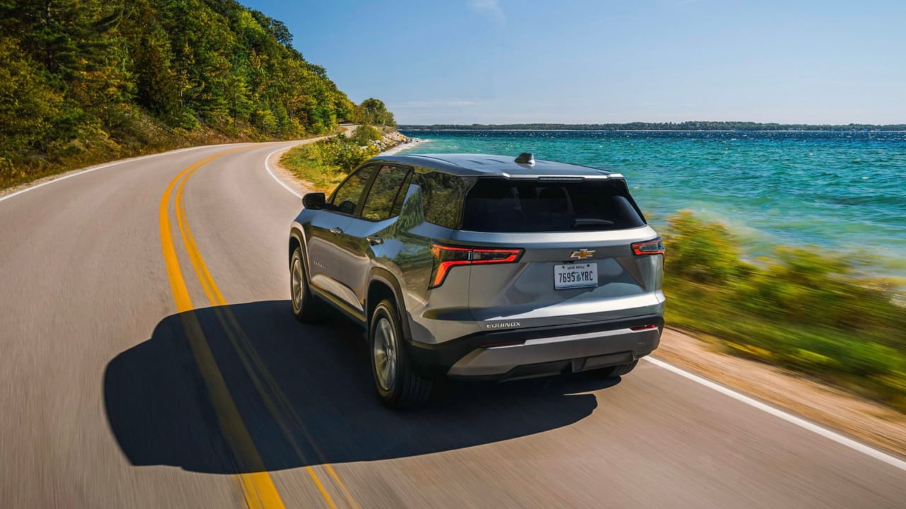 vue latérale arrière d'un Chevrolet Equinox EV 2026