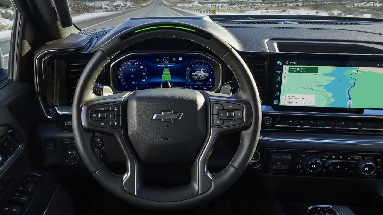 vue de l'habitacle et du tableau de bord d'un Chevrolet Silverado 1500 2026