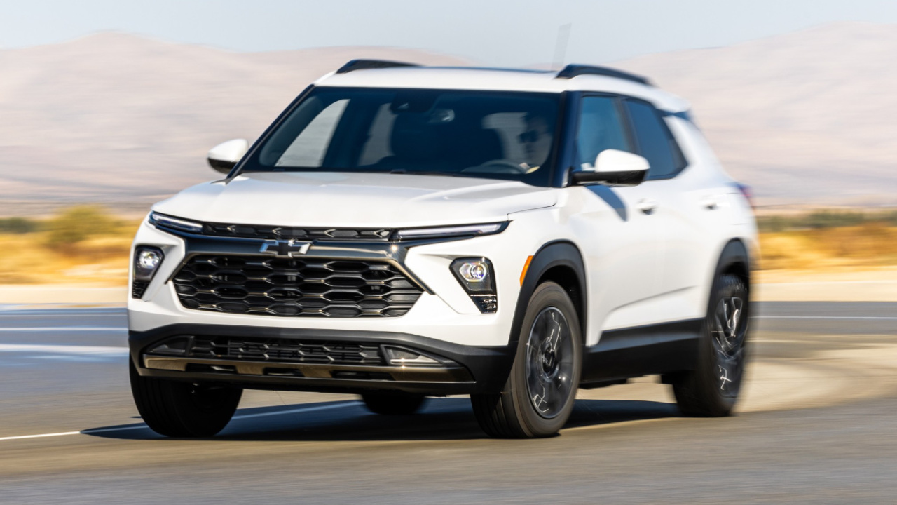 vue latérale avant d'un Chevrolet Trailblazer 2026