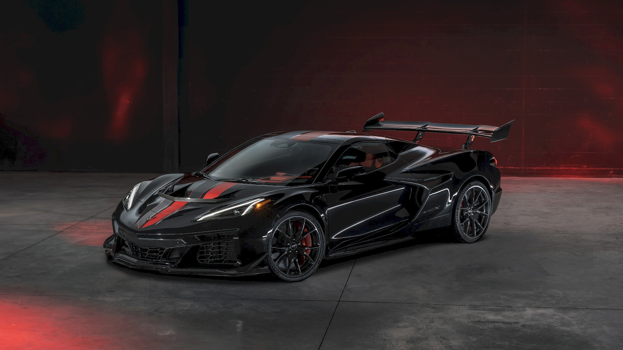 vue latérale avant d'une Corvette Stingray 2026