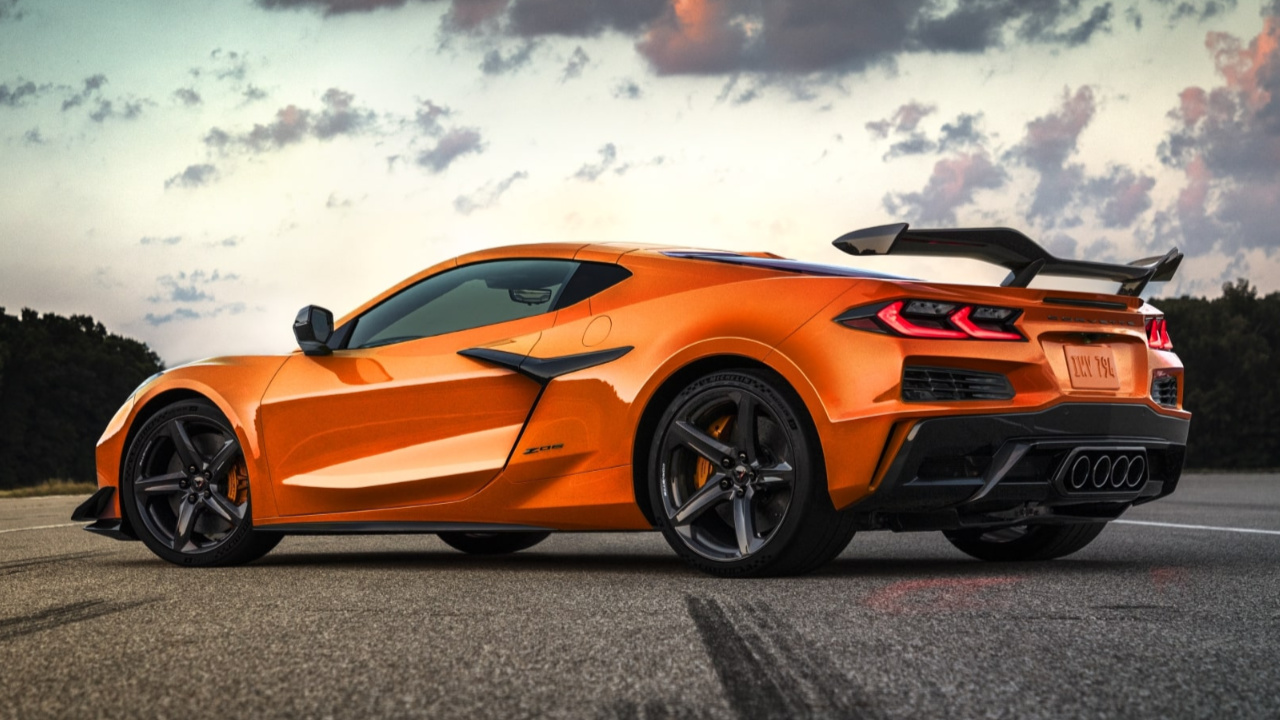 vue latérale arrière d'une Corvette Z06 2026