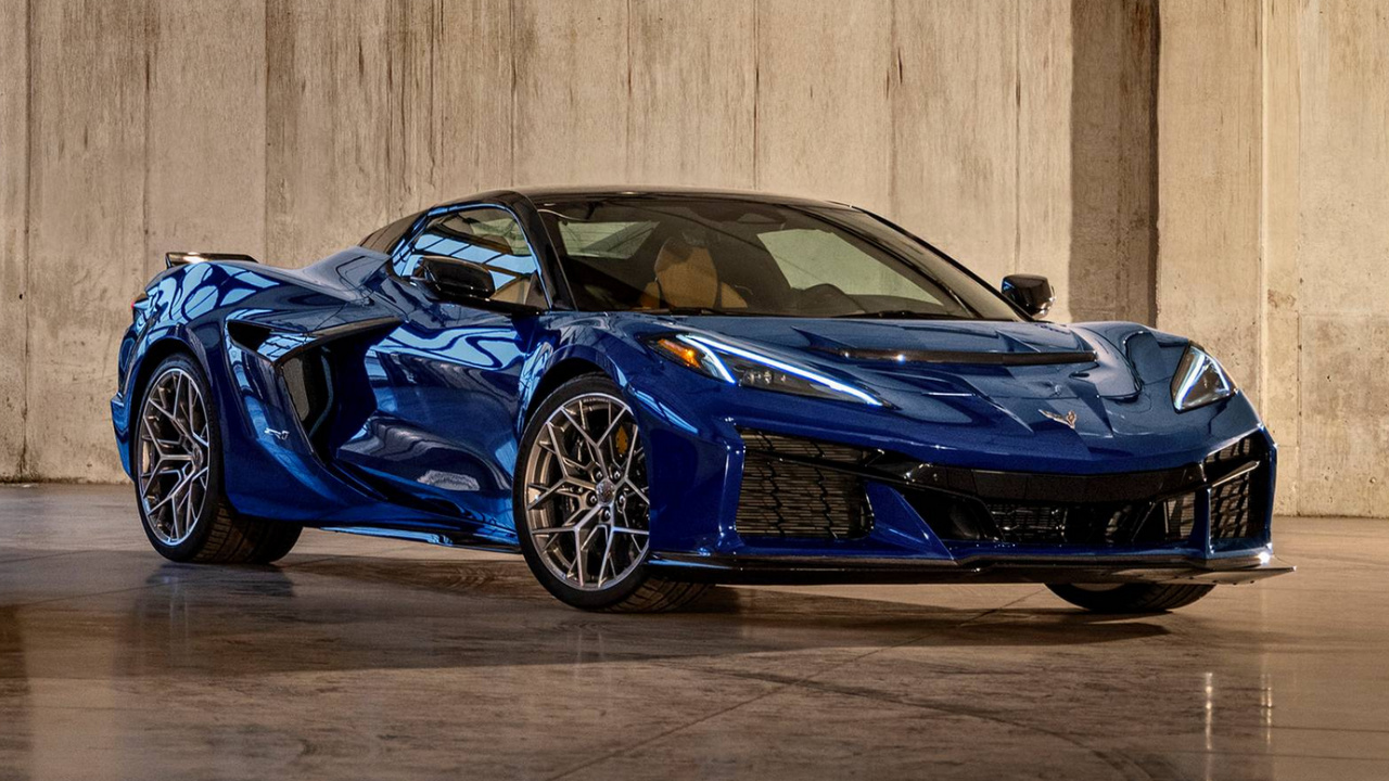 vue latérale avant d'une Corvette ZR1 2026