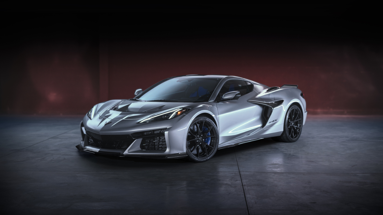 vue latérale avant d'une Corvette ZRX1 2026