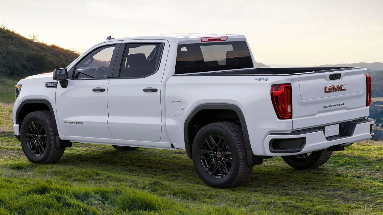 vue latérale arrière d'un GMC Sierra 1500 2026