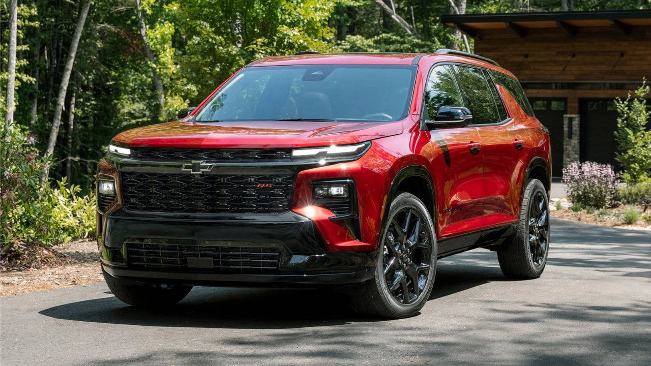 vue latérale d'un Chevrolet Traverse 2026