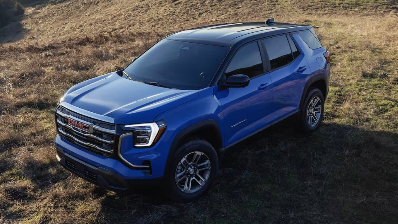 vue latérale avant d'un GMC terrain 2026