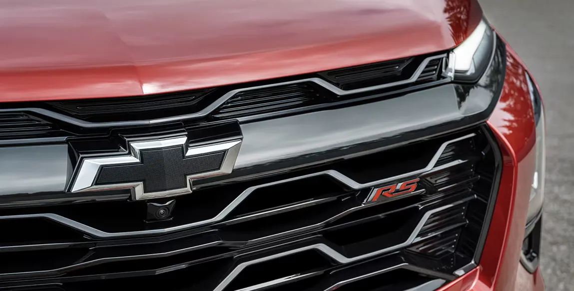 Calandre avant du Chevrolet Equinox RS 2027 rouge.