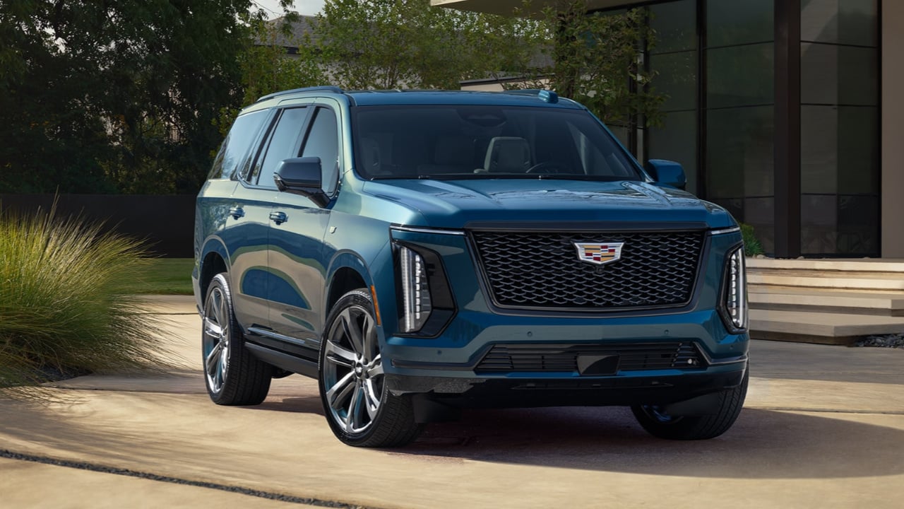 vue latérale avant d'un Cadillac Escalade 2026