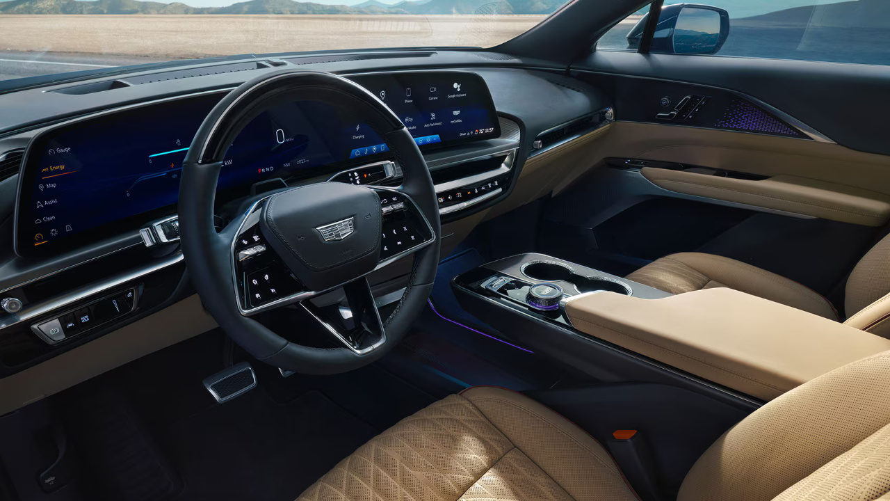 vue de l'habitacle et du tableau de bord d'un Cadillac Lyriq 2026
