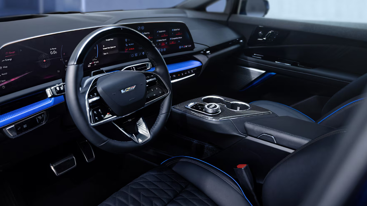 vue de l'habitacle et du tableau de bord d'un Cadillac Optiq 2026