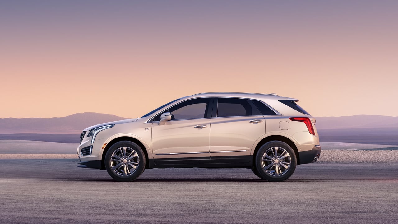vue latérale d'un Cadillac XT-5 2026