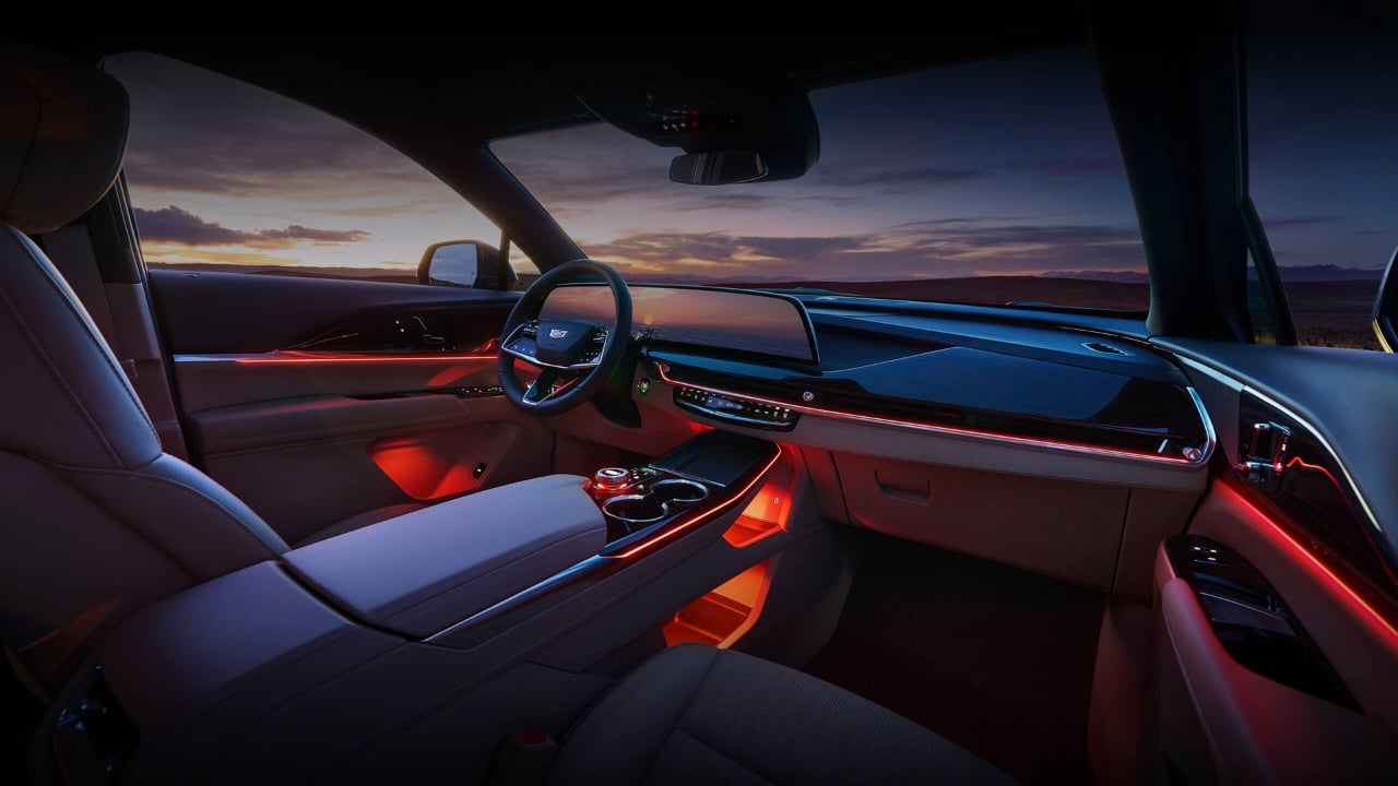 vue de l'habitacle et du tableau de bord d'un Cadillac XT-5 2026