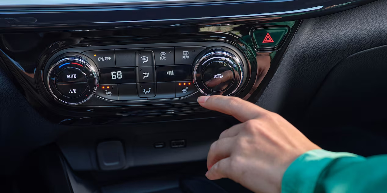 Centre Controls of the 2024 Chevrolet Trax Centre Controls of the 2024 Chevrolet Trax - Barnes Wheaton GM South Surrey