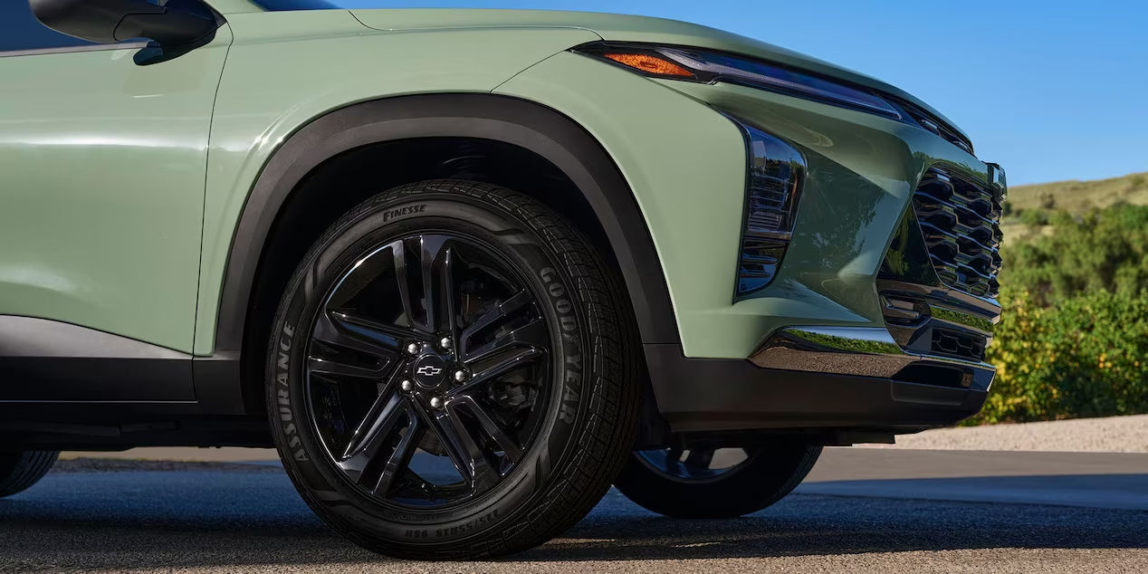 Front Wheel of the 2024 Chevrolet Trax Front Wheel of the 2024 Chevrolet Trax - Barnes Wheaton GM South Surrey